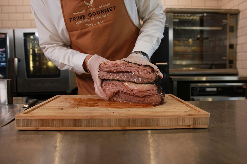 http://www.primegourmet.ae/cdn/shop/articles/wagyu-brisket-perfection-mastering-the-art-of-oven-cooking-145423.jpg?v=1689652320